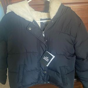 Hollister puffer jacket. Size M.
